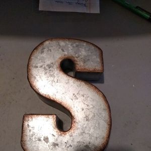 Metal decor letter